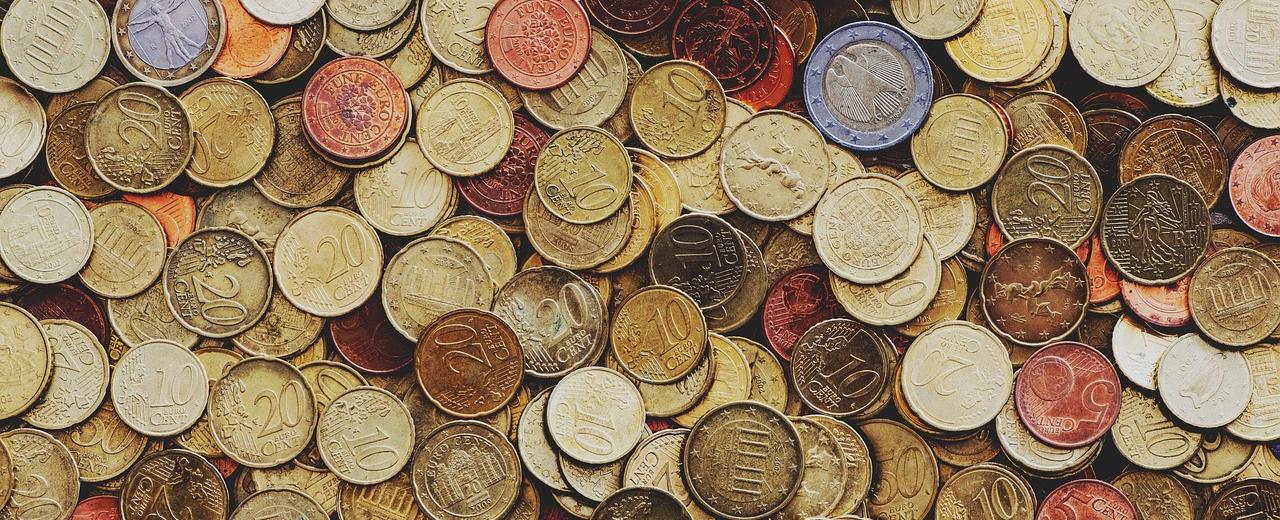 The AI Investment Crossroads Metas Surge, Alphabets Risks, and Finding Value in a Volatile Market