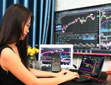 The Dividend King Joining the $1 Trillion Club & Amazons Unstoppable Growth