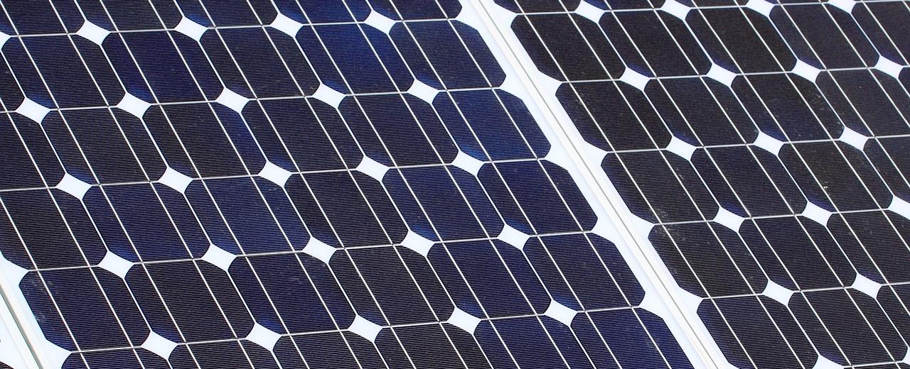 Warren Buffetts AI Strategy & Market Opportunities Amazon vs Target Analysis